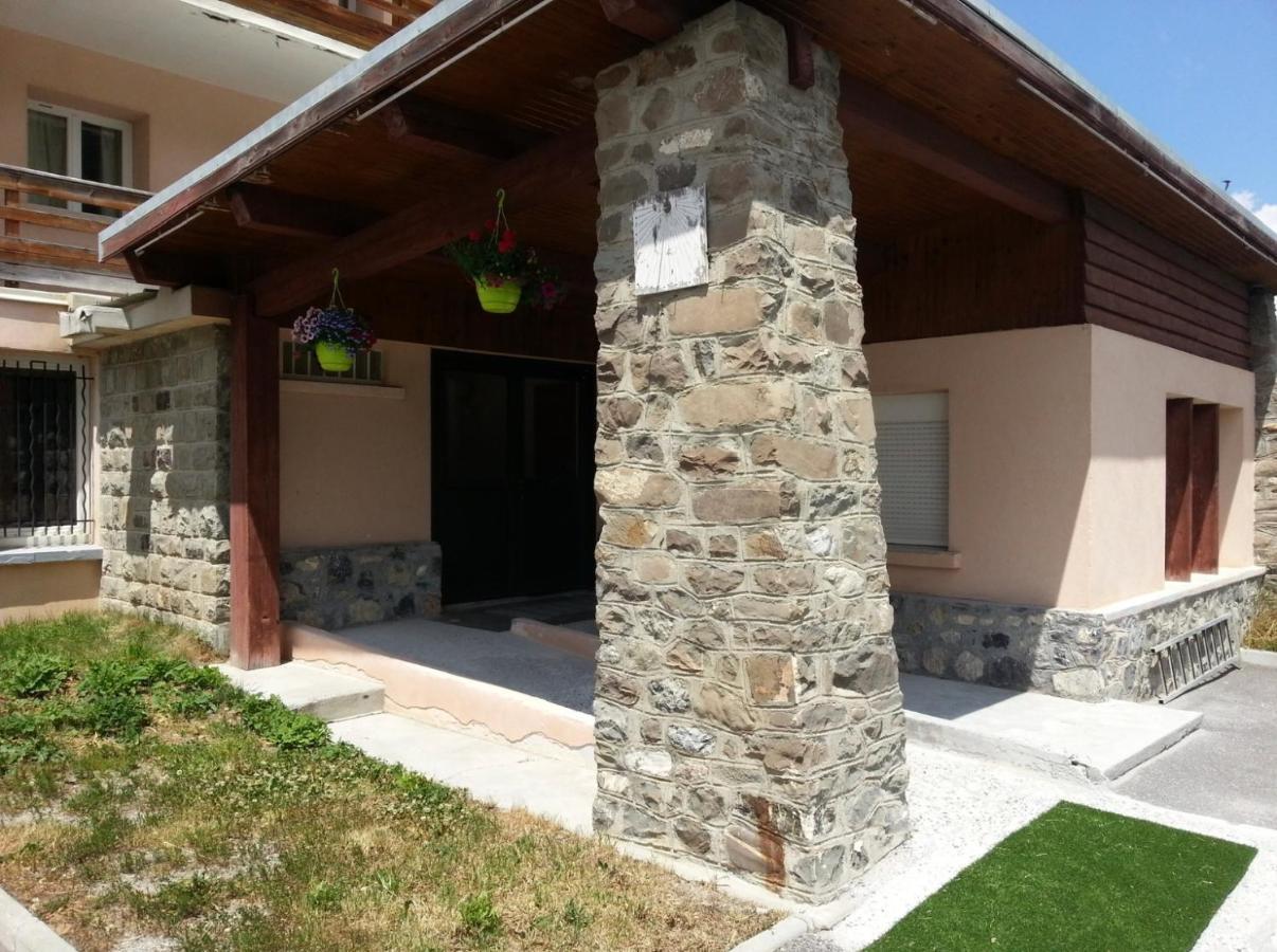 Vars, Appart Spacieux Renove 4 Couchages Dans Chalet Vars  Exterior foto