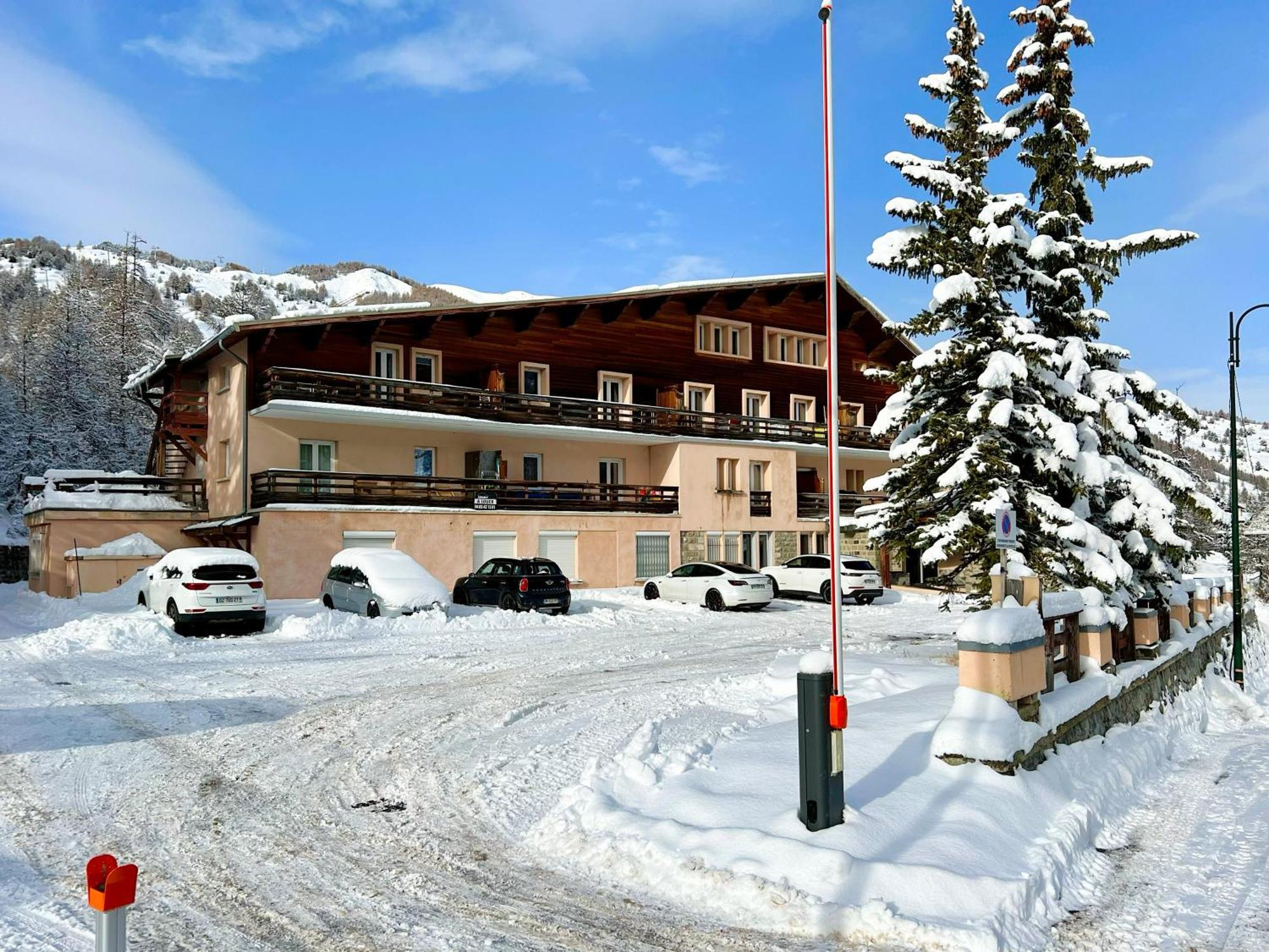 Vars, Appart Spacieux Renove 4 Couchages Dans Chalet Vars  Exterior foto